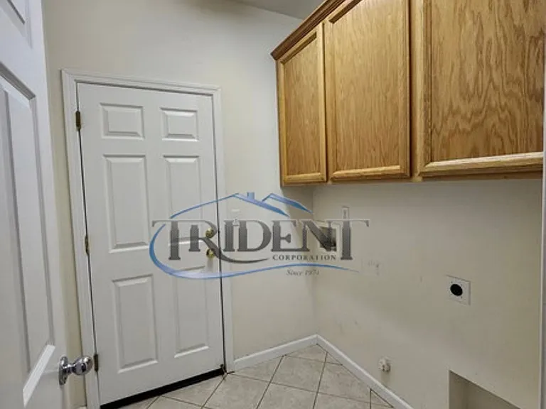 1038 Zanes Dr — Photo 16
