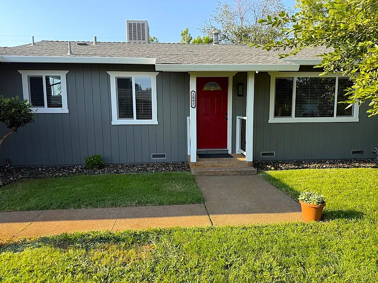 2092 Neptune Ter — Photo 4
