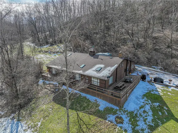 125 Rock Camp Rd, New Freeport, PA 15352