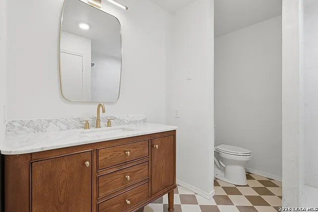 486 E Olmos Dr — Photo 19