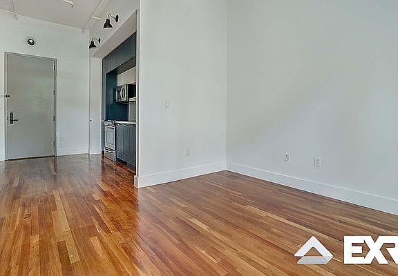 4th image of 180 Bainbridge St #100