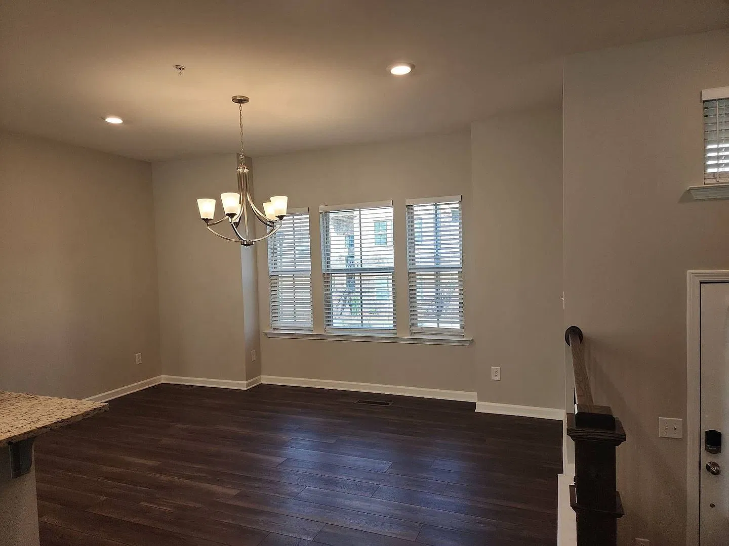 Woodstock Townhome, Great Location! — Photo 3