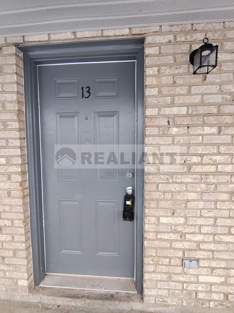 2 bed, 1.5 bath, $895 — Photo 2