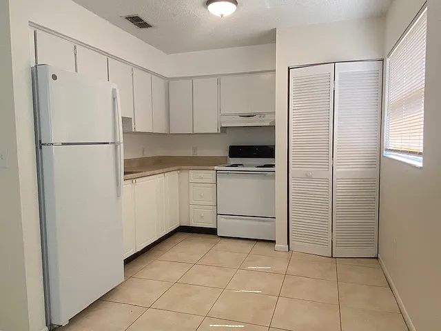 2 bed, 704 sqft, $1,500 — Photo 2