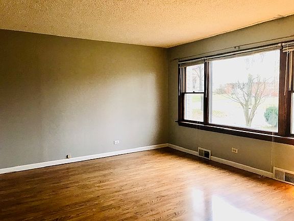 2nd image of 31 N Illinois Ave