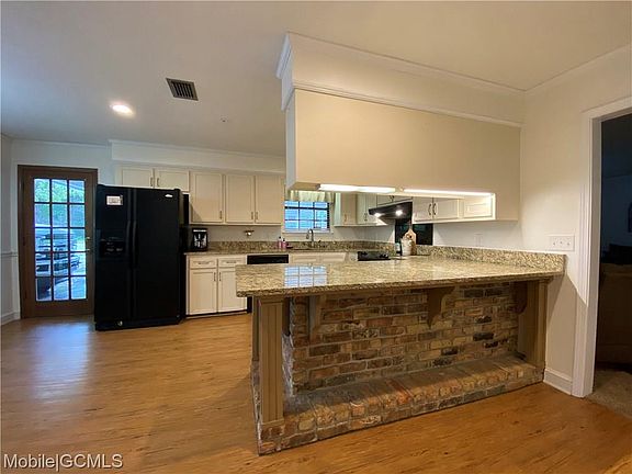 3rd image of 4611 Harvest Blvd E