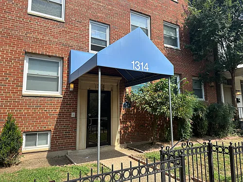 1314 K St SE Photo 1