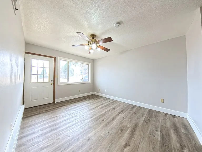 203 N East St — Photo 5