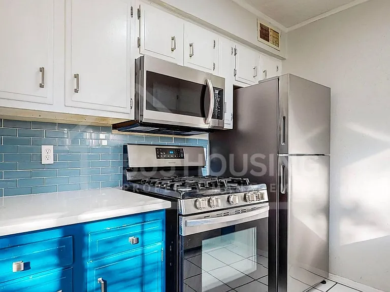 12013 Stilwell Pl NE — Photo 8