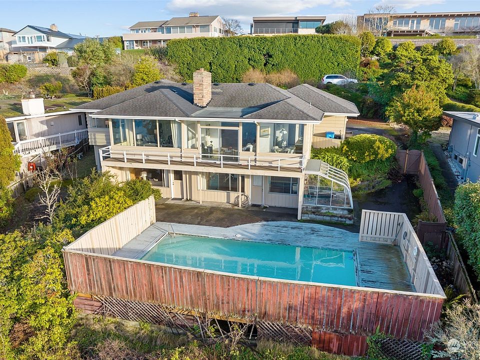 Gorgeous mid-century home. >