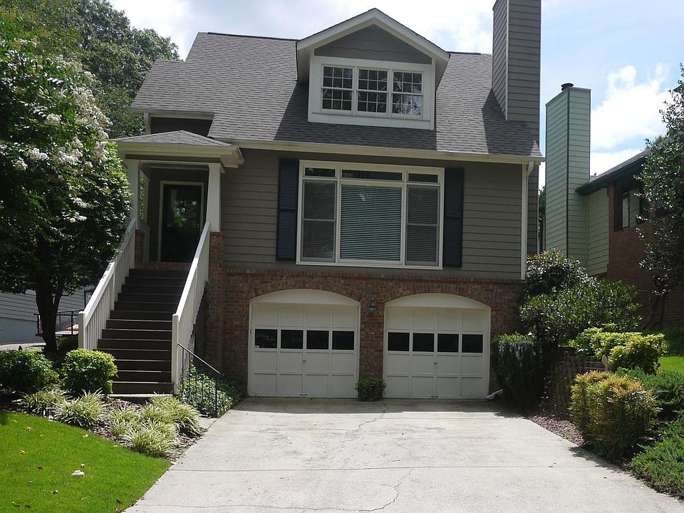 Beautiful Brookhaven bungalow - just re-painted