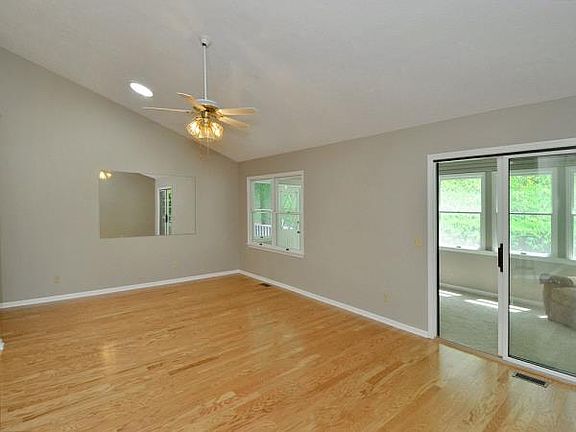 4th image of 123 Jenny Lind Dr