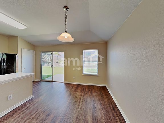 4th image of 820 Bee Creek Ln