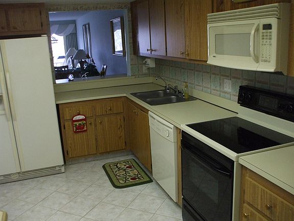 4th image of 1030 U.S Hwy One #303
