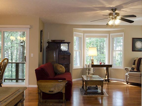 2nd image of 4037 Sherwood Forest Dr