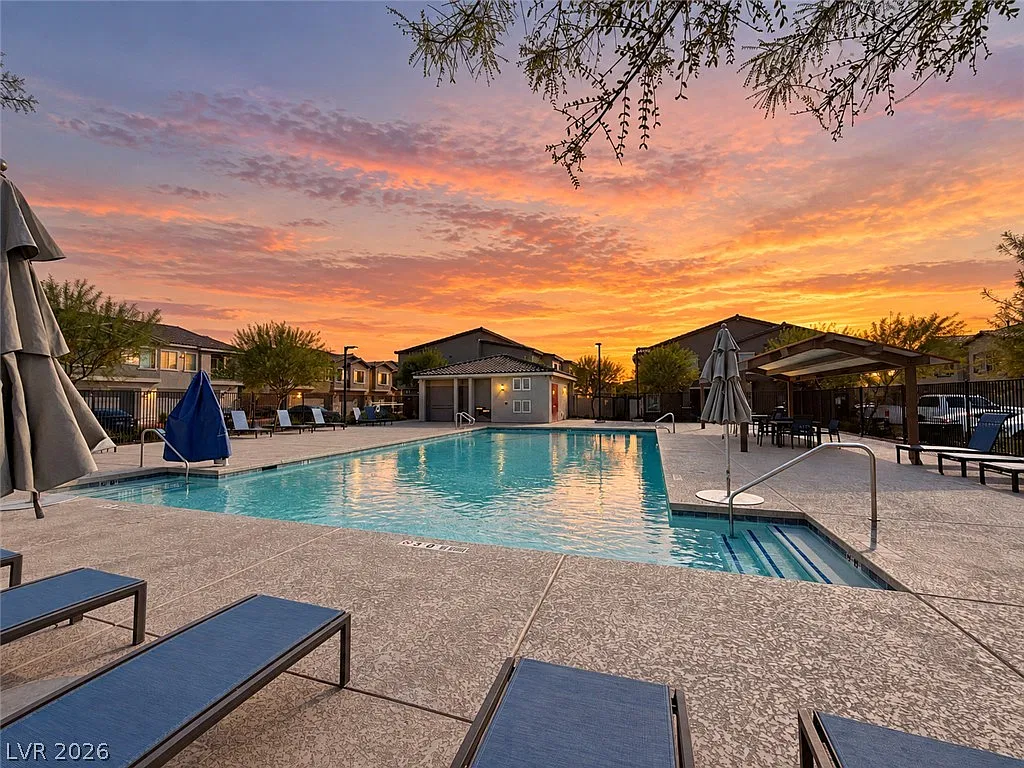 2 bed, 2.5 bath, 62665 sqft, $1,850 — Photo 2