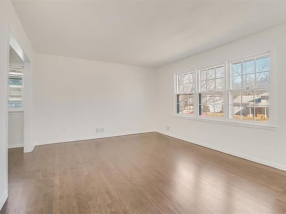 4th image of 8614 Oxford Ave