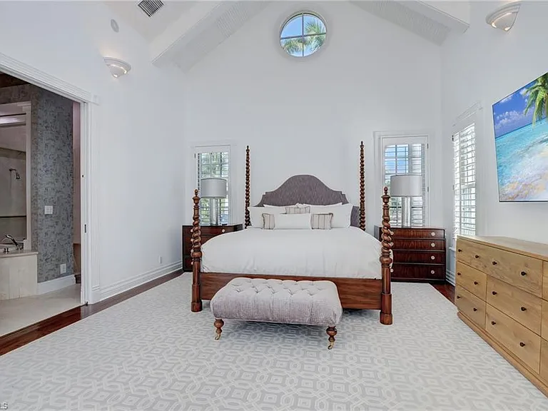 1551 Gulf Shore Blvd S — Photo 27