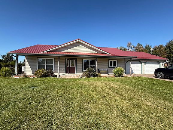 2nd image of 136 Crooked Creek Rd