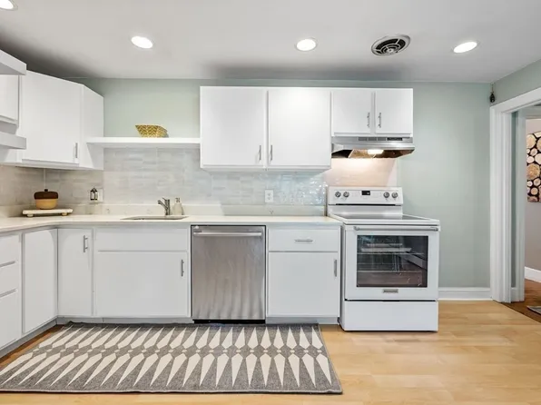 100 Winifred Ave, Worcester, MA 01602