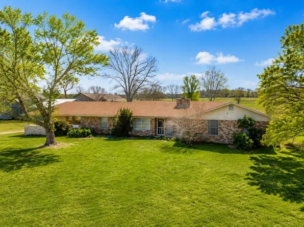 212 Halstedt Rd, La Grange, TX 78945