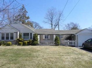 11 Carl Pl, Patchogue, NY 11772