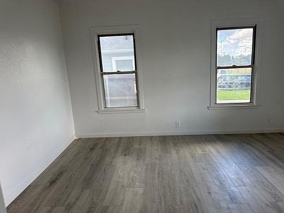 5th image of 2734 Burchill Rd
