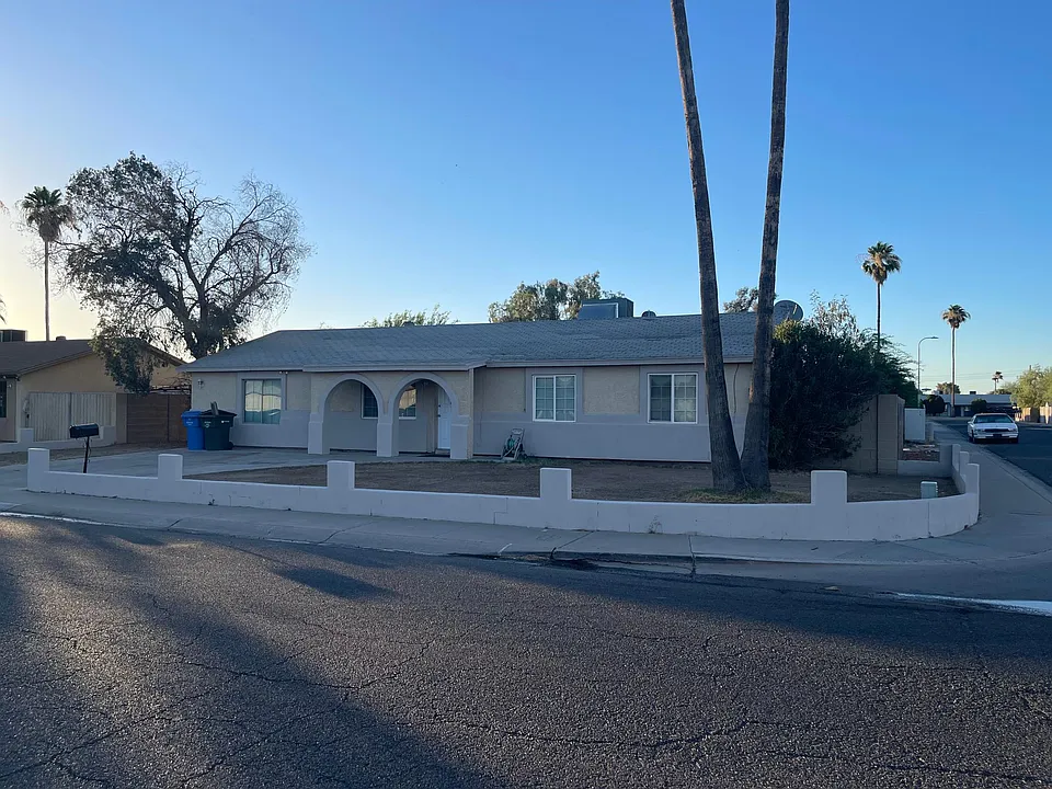 8106 W Elm St