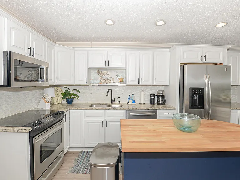 110 SW Hideaway Pl — Photo 9