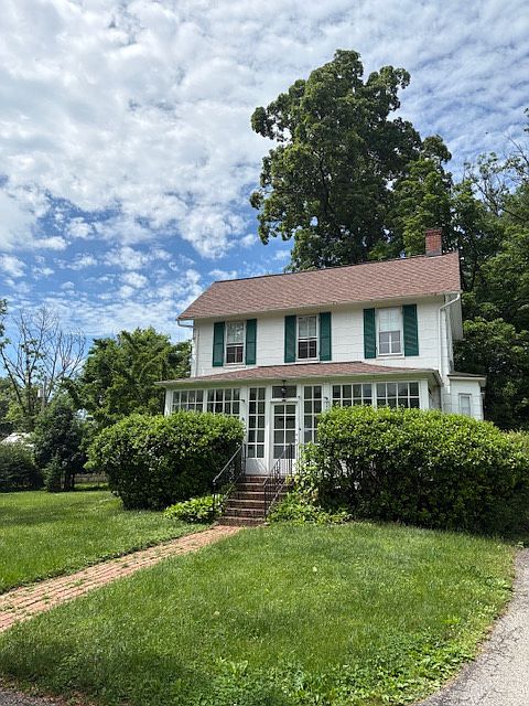 2nd image of 1702 Hillside Rd