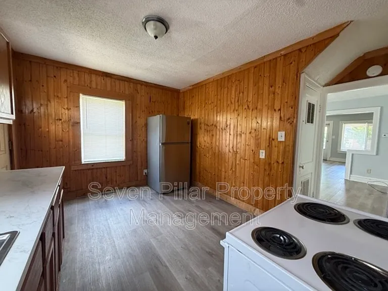 1044 16th Ave — Photo 9