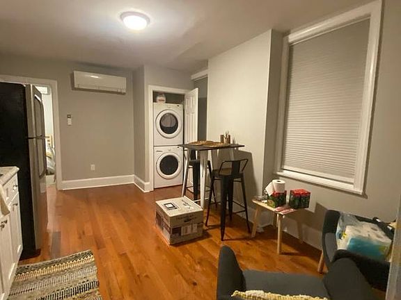 #1R: $1,095 room in roomshare