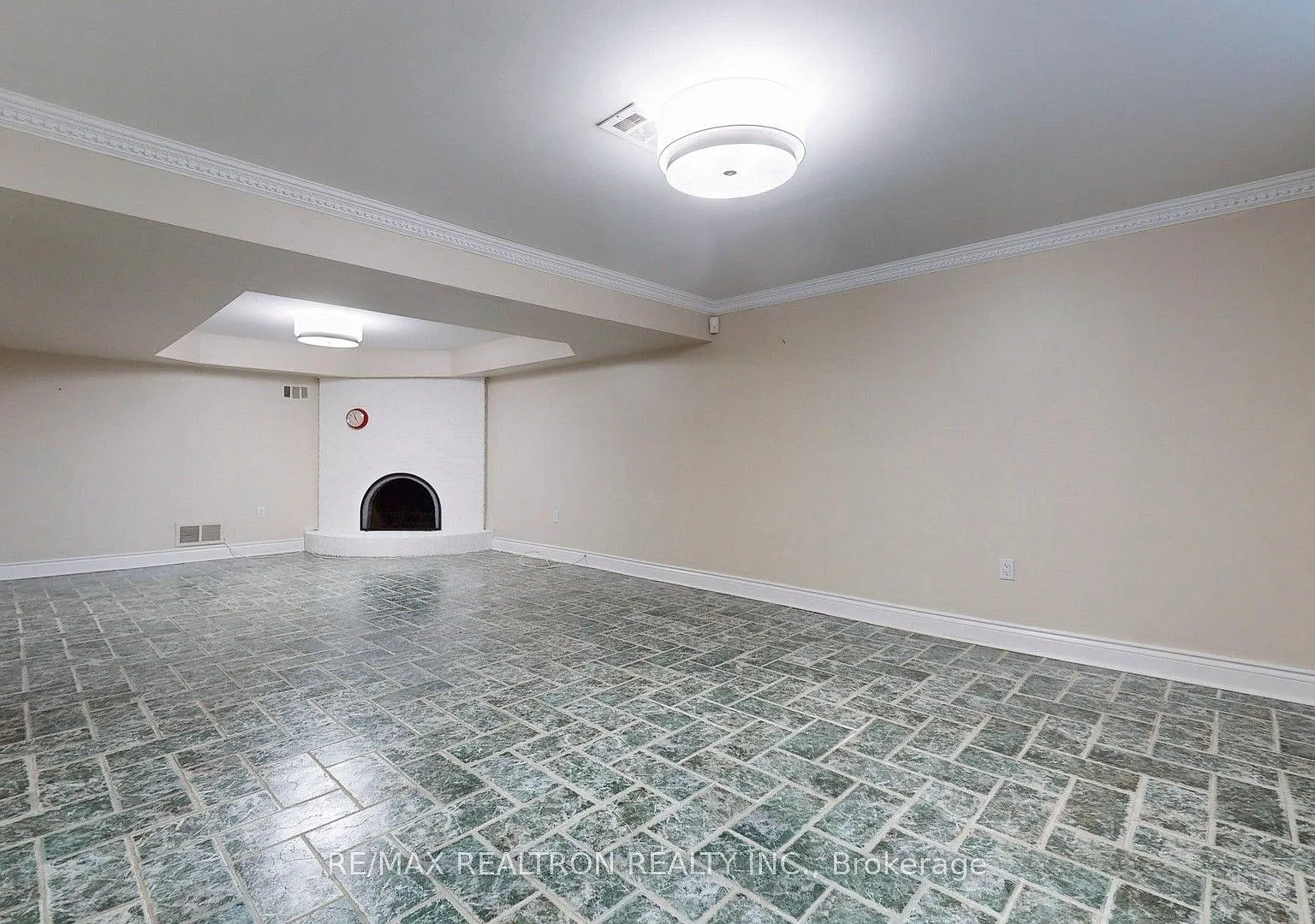 2 bed, $2,000 — Photo 2