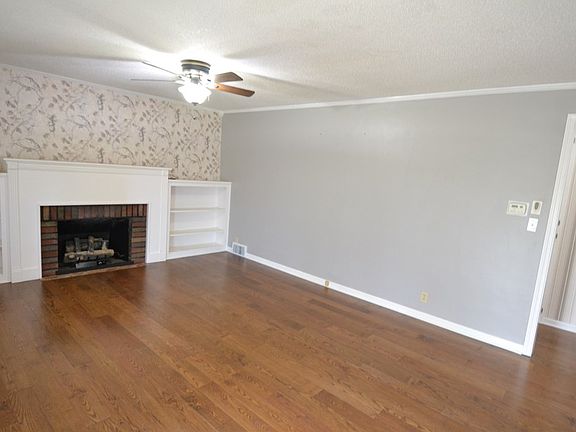 4th image of 2211 S Halliburton St