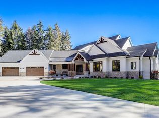 3760 Kearns Krossing Dr, West Bend, WI 53095