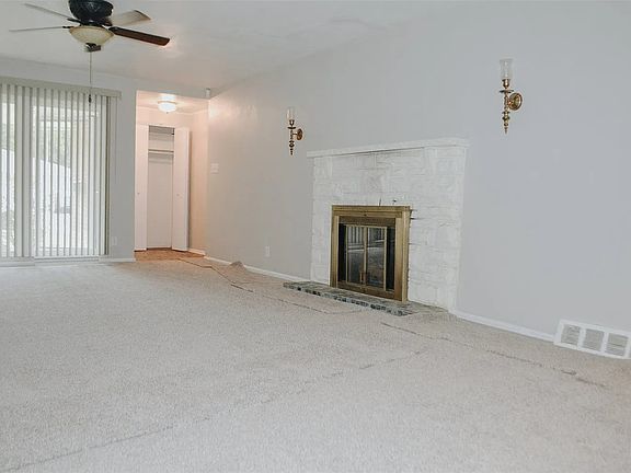 2nd image of 2428 Club Dr