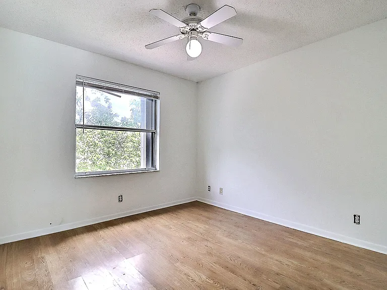 9401 Aegean Dr — Photo 19