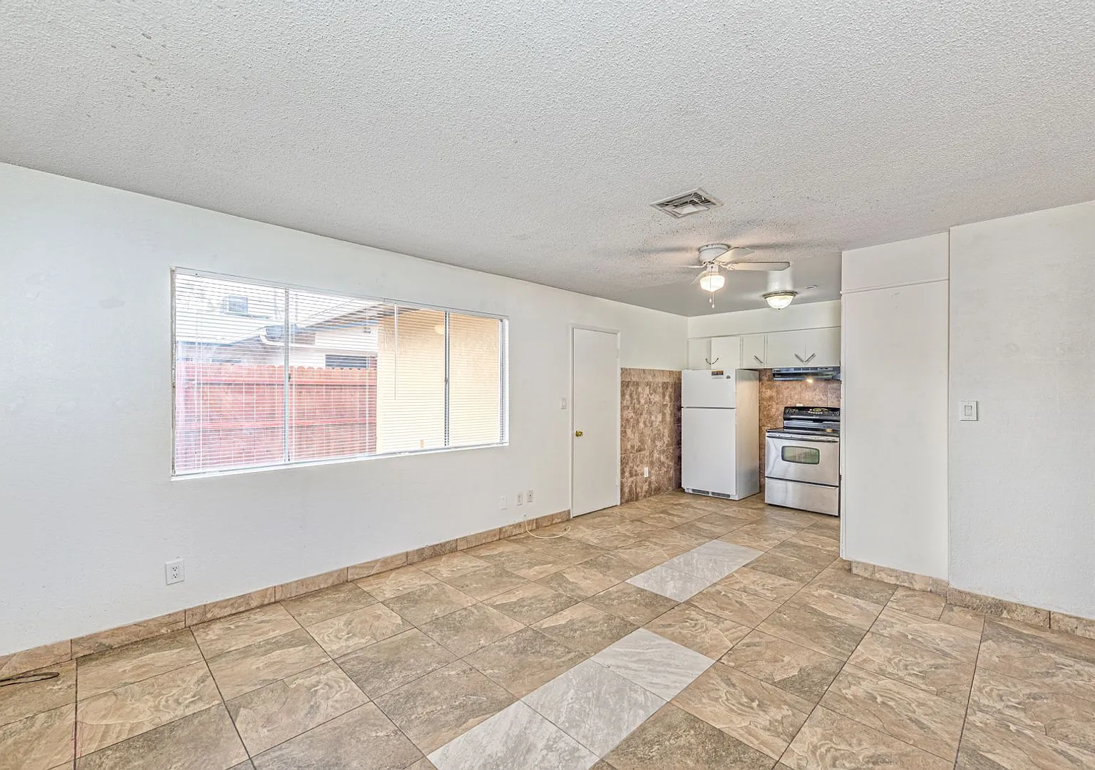 Decatur 421 — Photo 3