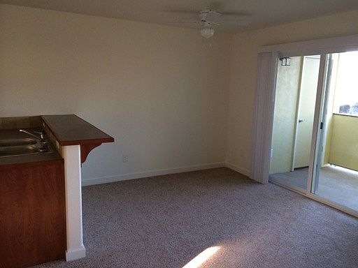 5th image of 1017 SE 12th Ave APT 106