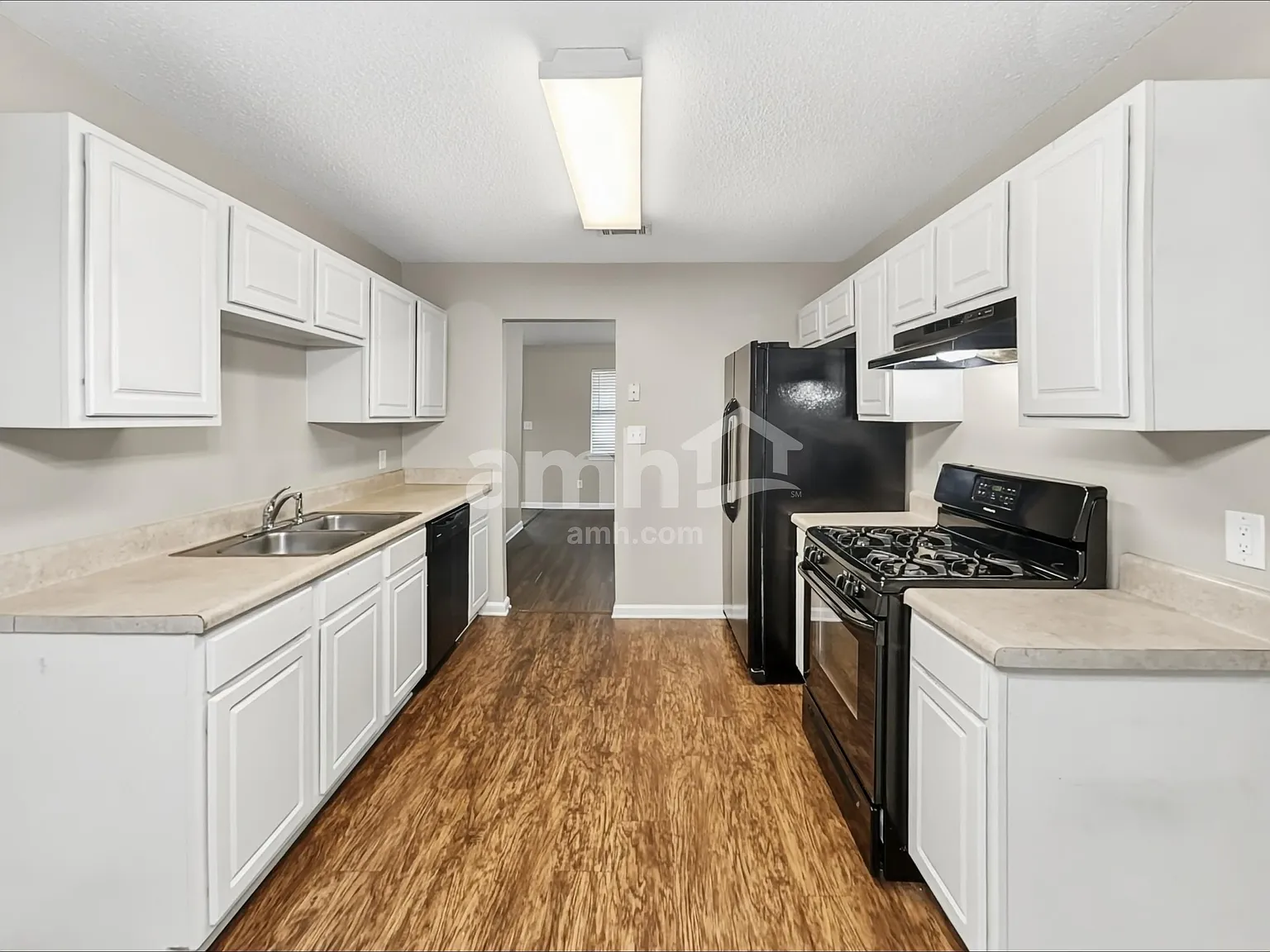 3 bed, 2.0 bath, 1460 sqft, $1,805 — Photo 3