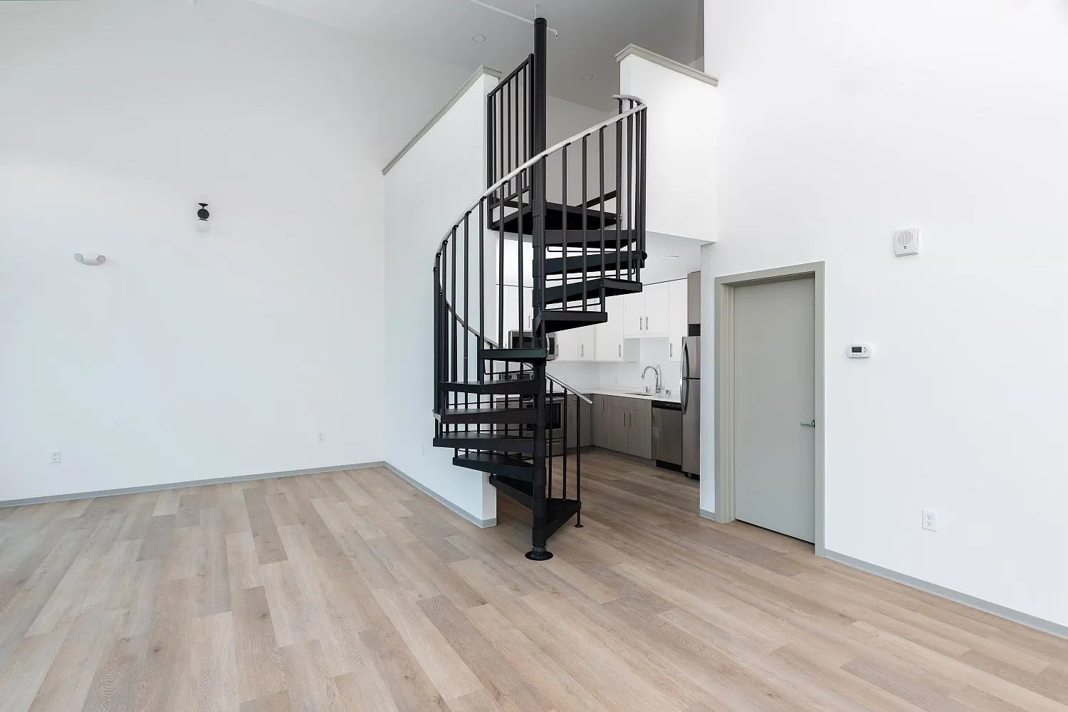 Studio, 850 sqft, $1,895 — Photo 4