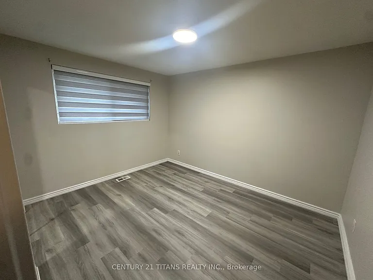 24 Bailey Cres #UPPER — Photo 10