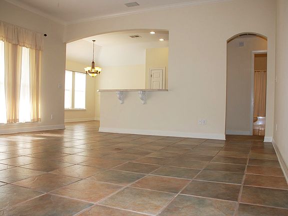 5th image of 410 Harmon Ln
