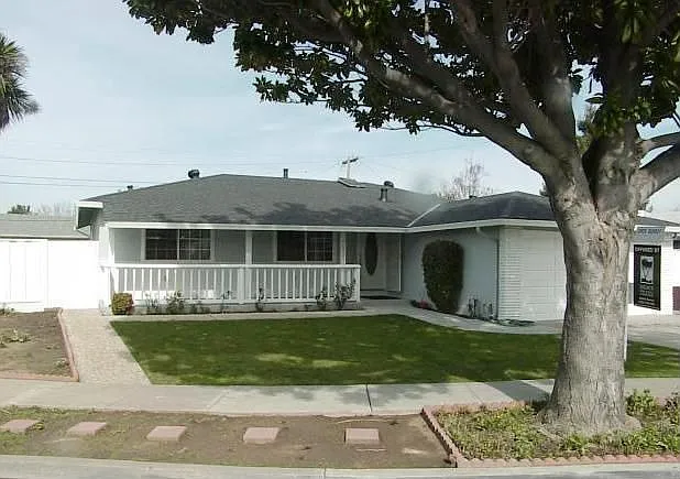 4637 Nelson St photo 1
