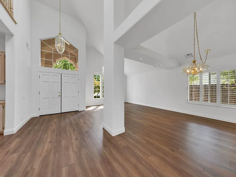 133 Cruickshank Dr — Photo 3