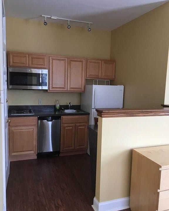 2nd image of 777 W 3rd St APT 6