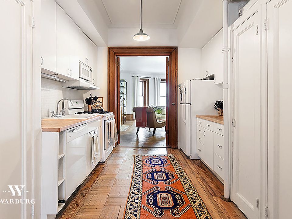 2nd image of 20 W 68th St APT 3B