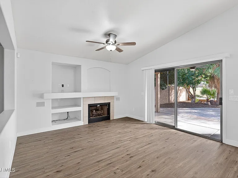 1365 E Betsy Ln — Photo 8