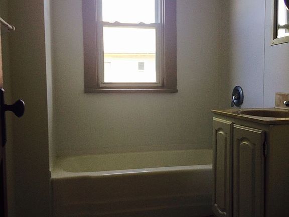 4th image of 311 Goulding St