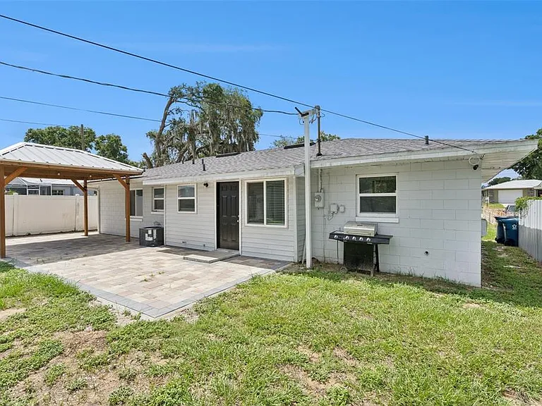210 E Palm St — Photo 18